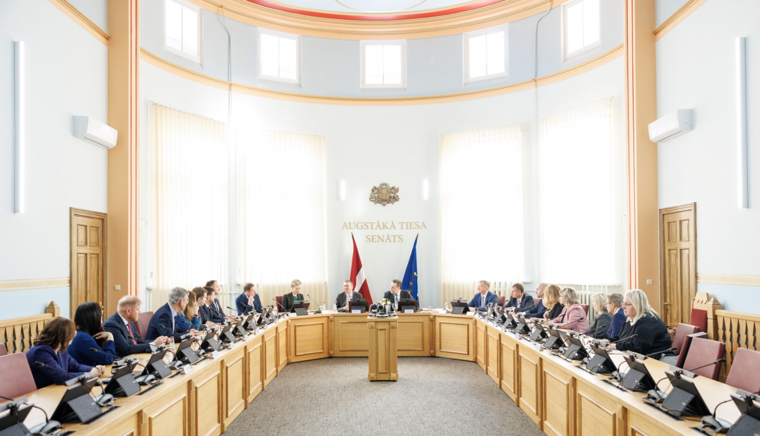 Tieslietu padome sēde