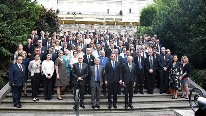 iropas Tieslietu padomju asociācijas Ģenerālās Asamblejejas dalībnieki Varšavā