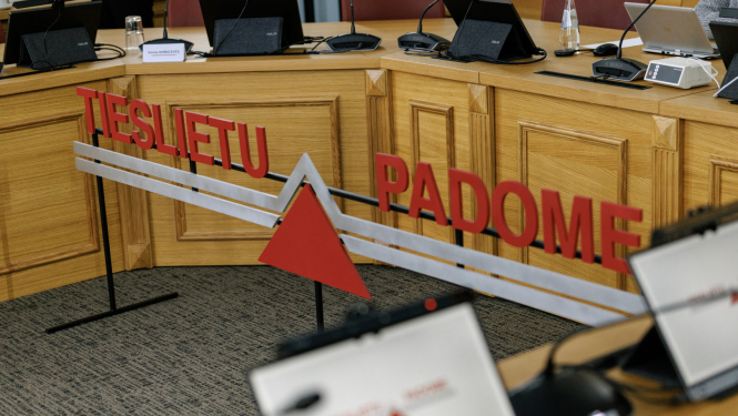 Tieslietu padomes logo