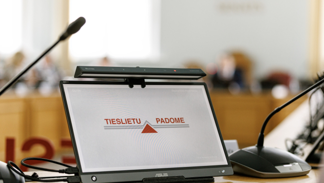 Tieslietu padomes logo