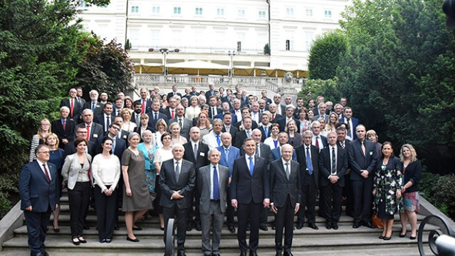 iropas Tieslietu padomju asociācijas Ģenerālās Asamblejejas dalībnieki Varšavā