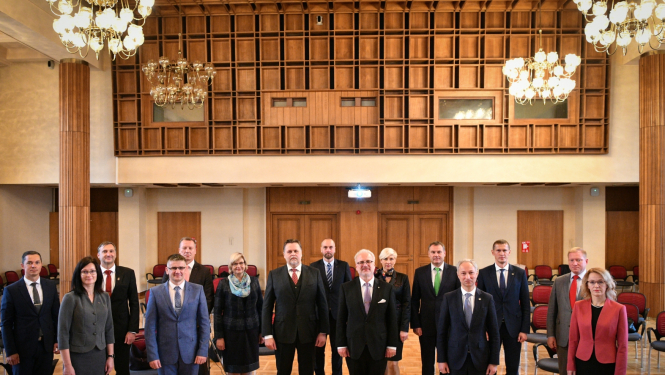 Tieslietu padomei 10