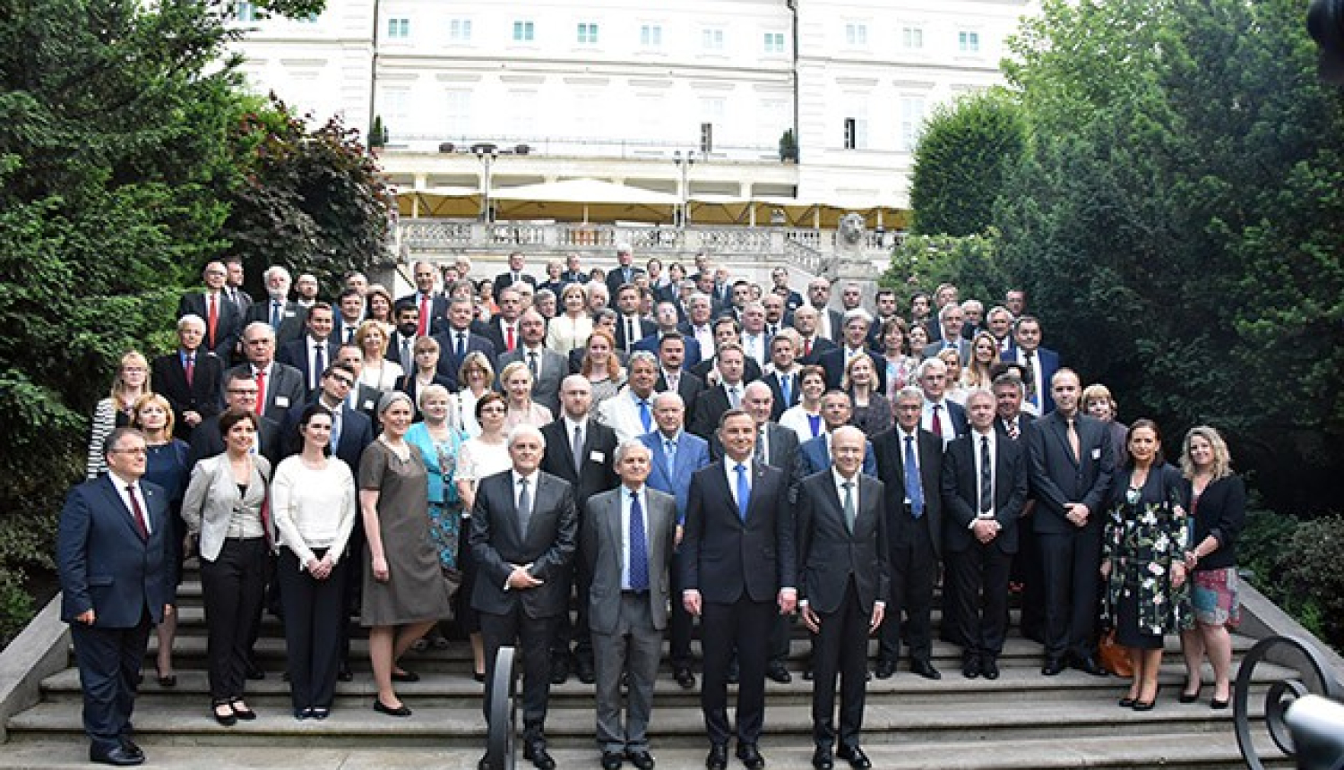 iropas Tieslietu padomju asociācijas Ģenerālās Asamblejejas dalībnieki Varšavā